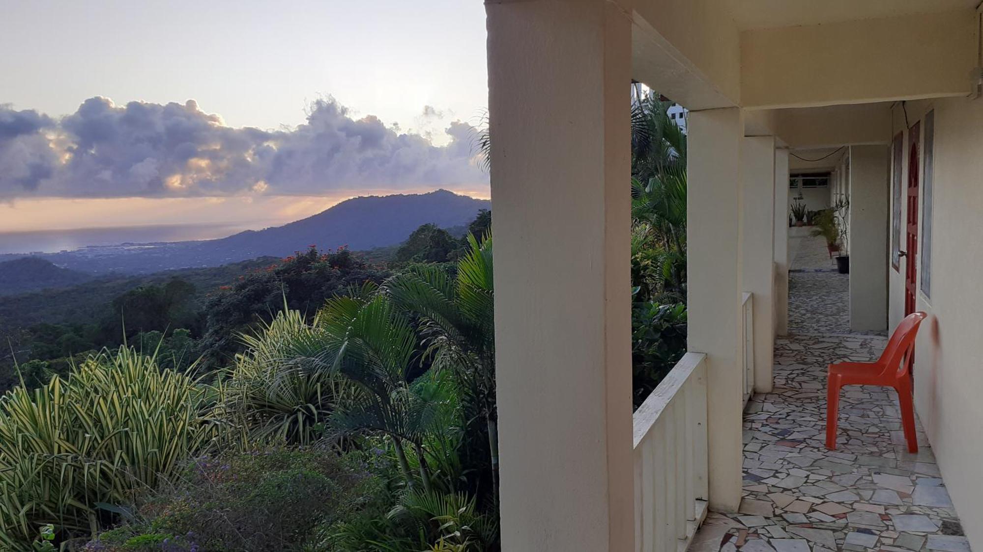 Dave Parker Eco Lodge Hotel Апиа Екстериор снимка