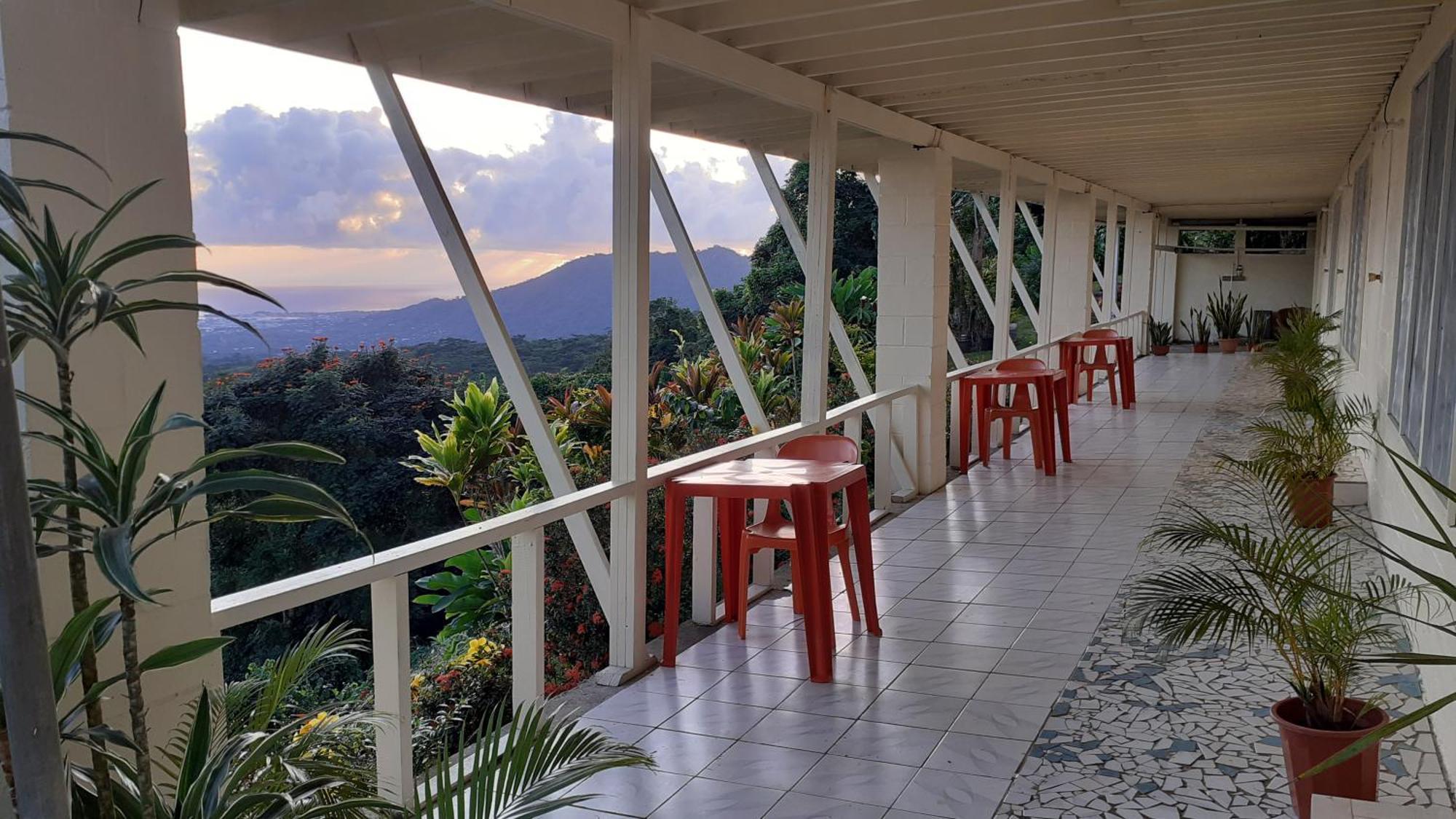 Dave Parker Eco Lodge Hotel Апиа Екстериор снимка